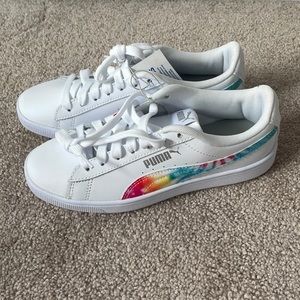 Girls size 4 Rainbow Tie-Dye Puma